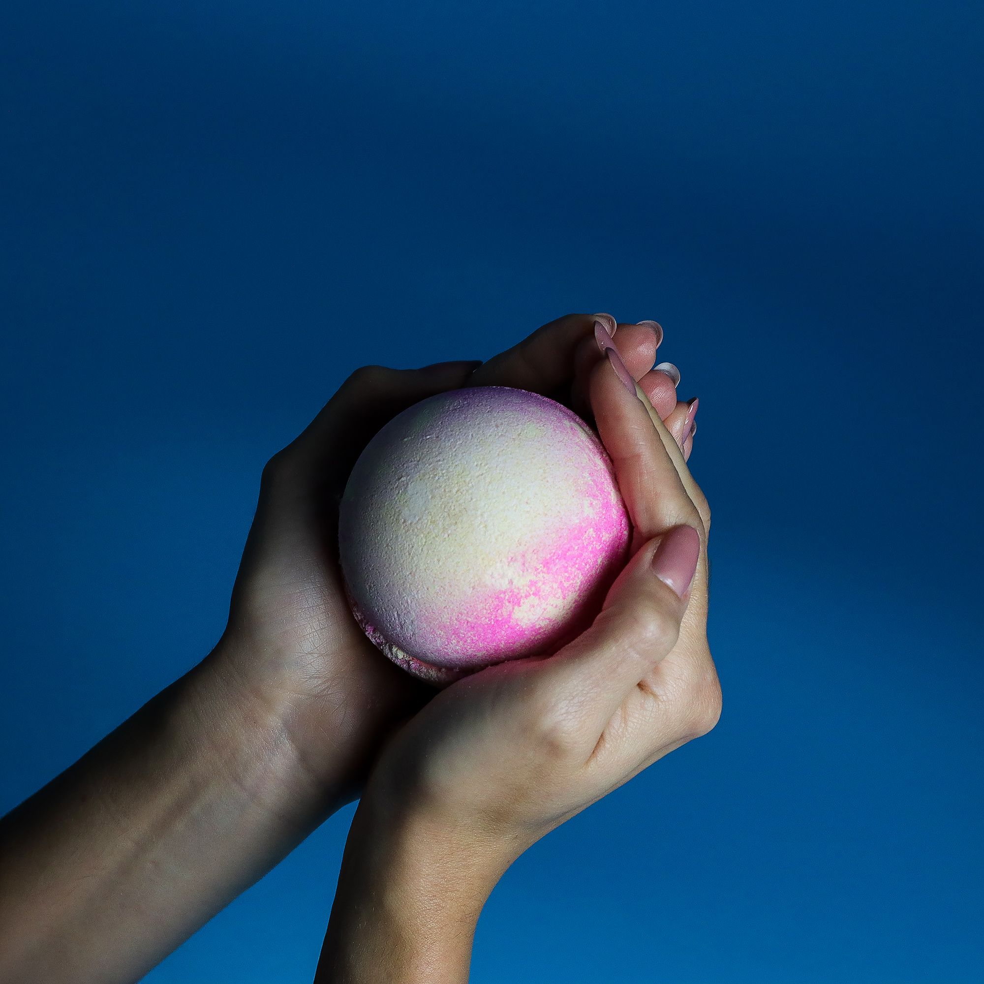 Set of 3 Pink Lemonade Bath Bombs - Image 2