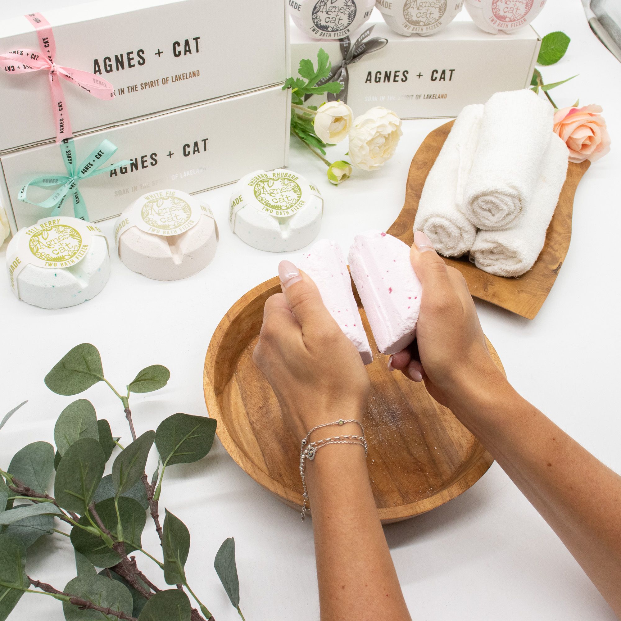 Agnes + Cat Berry & Fig Bath Fizzer Gift Set - Image 7