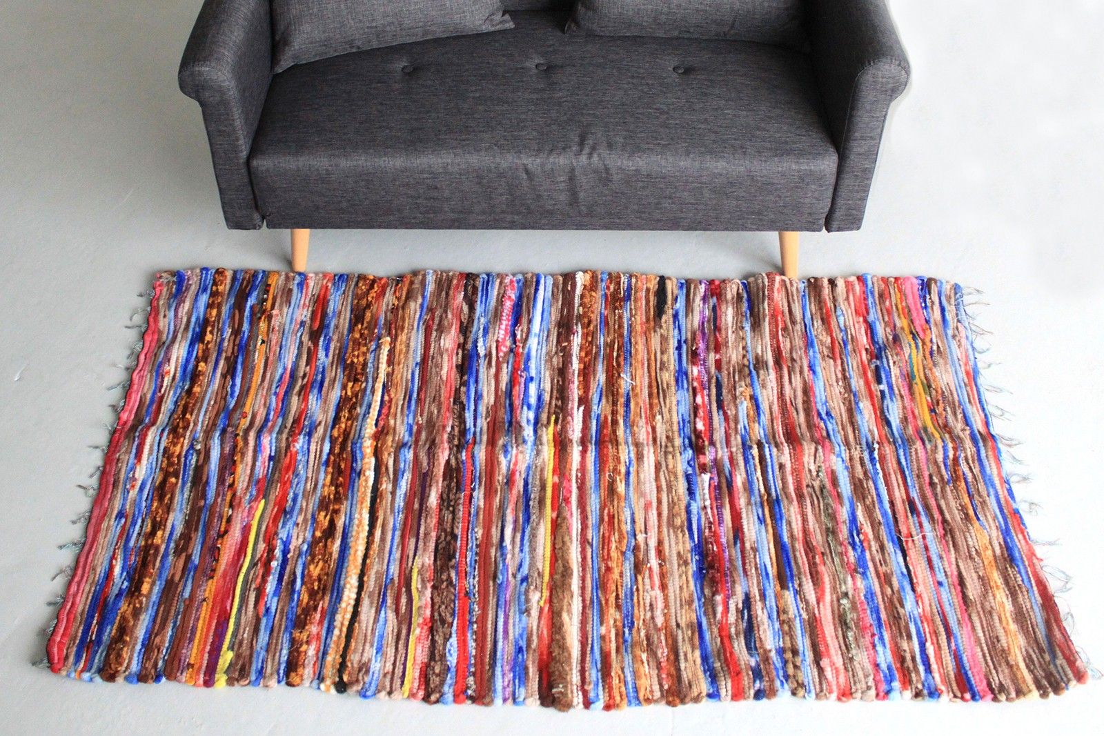 Large Velvet Rug - 105x185cm - Image 2
