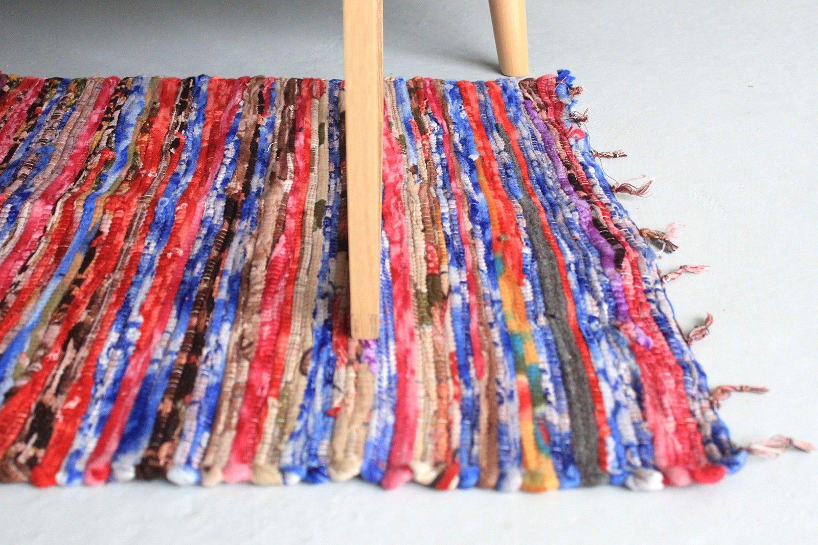 Medium Velvet Rug - 128x75cm - Image 4