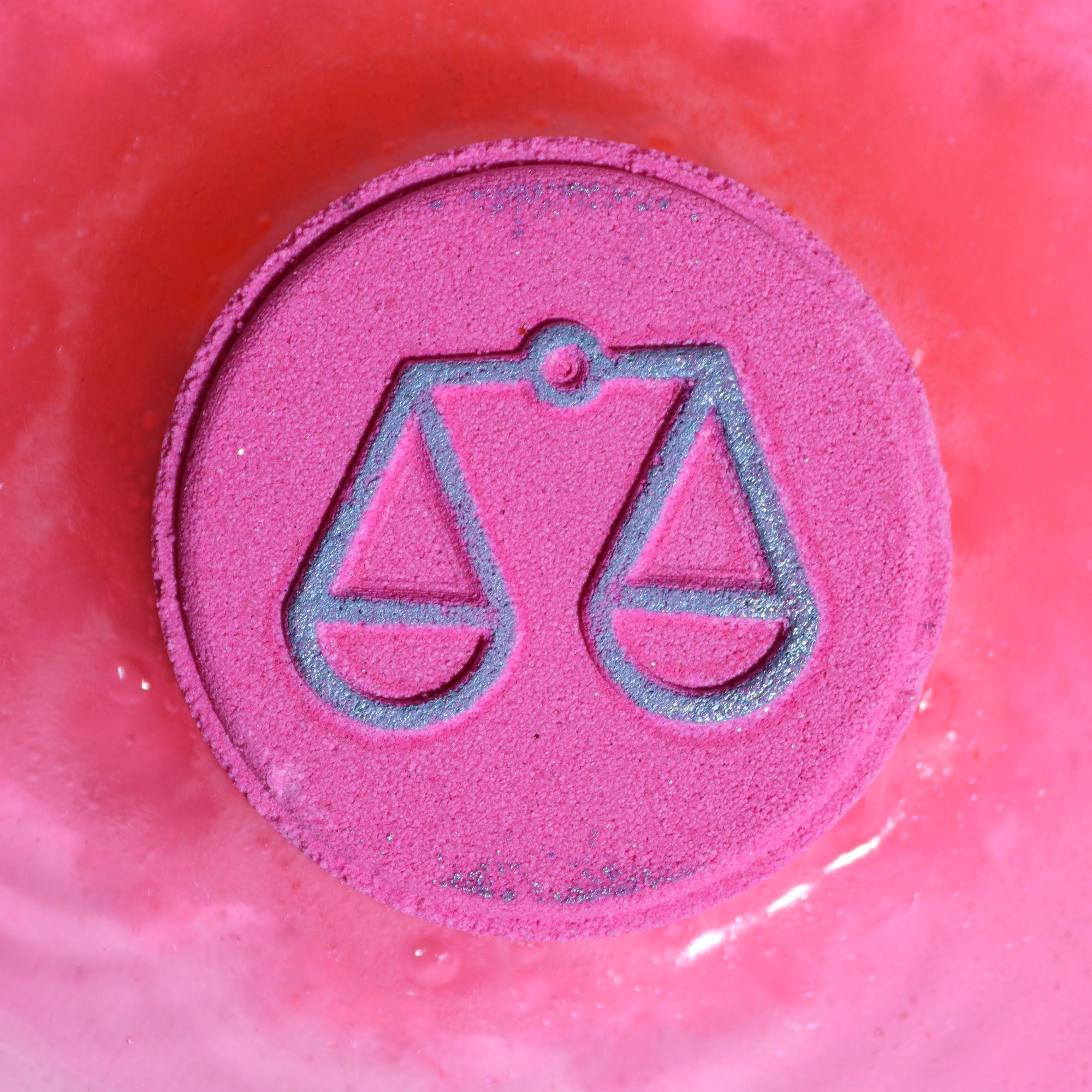 Set of Zodiac Bath Fizzers with Horoscope - Libra - Image 3