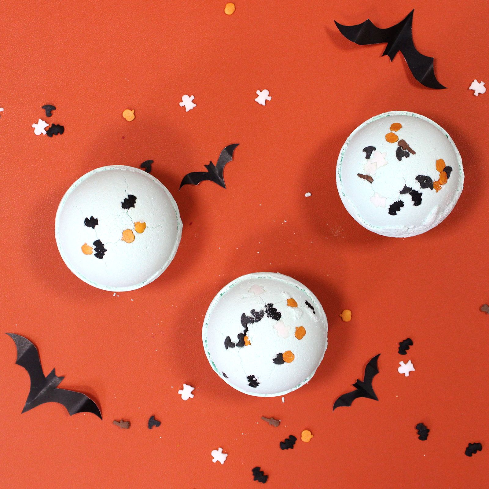 Coconut & Lime Halloween Bath Bomb - Image 4