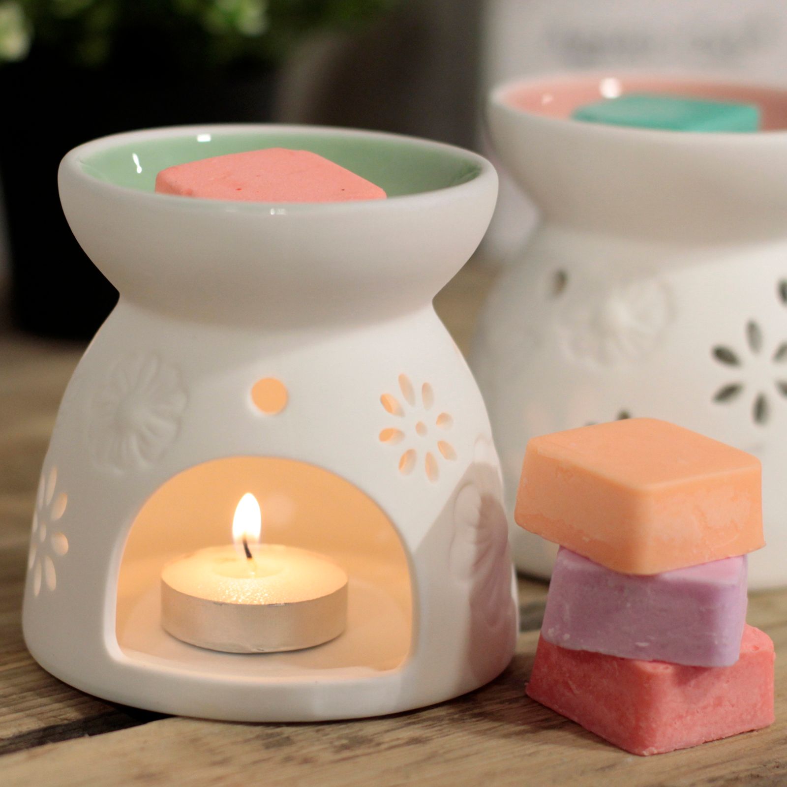 Wax Melter with Four Soy Wax Melts - Image 12