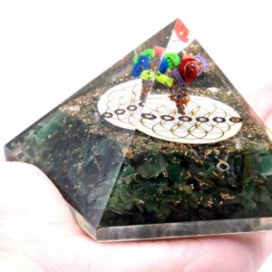 Orgonite Pyramid - Green Acewnturine nd Flower of Life - 70 mm